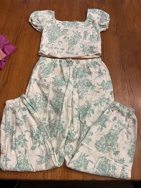 Floral Two-Piece Crop Top and Pants Set - Mint on Cream